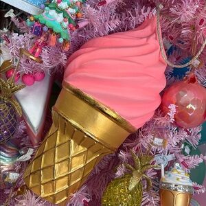 Coral Glitterville ice cream cone display